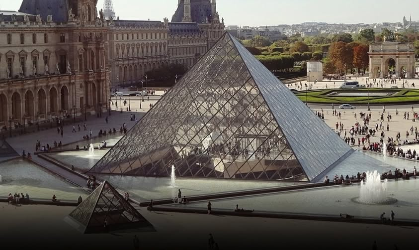 ROUBO NO LOUVRE: JOIAS IMPERIAIS DE NAPOLEÃO E DA IMPERATRIZ EUGÉNIE SÃO LEVADAS EM ASSALTO RELÂMPAGO