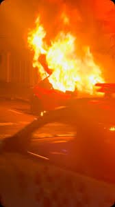 MULHER É DETIDA APÓS INCENDIAR CARRO COM O FILHO DENTRO EM SÃO CARLOS (SP)