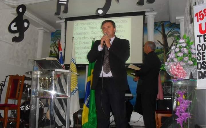 QUANDO A IGREJA DEIXA DE SER HOSPITAL E SE TORNA UMA EMPRESA – UM ALERTA URGENTE AO EVANGELHO PERDIDO