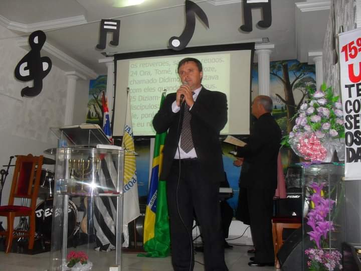 QUANDO A IGREJA DEIXA DE SER HOSPITAL E SE TORNA UMA EMPRESA – UM ALERTA URGENTE AO EVANGELHO PERDIDO