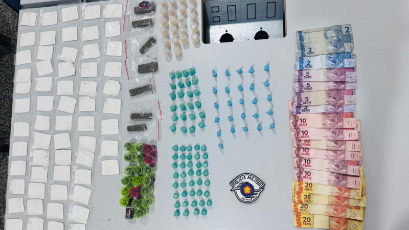 POLÍCIA MILITAR DESMANTELA “CASA BOMBA” E APREENDE GRANDE QUANTIDADE DE DROGAS EM AMPARO