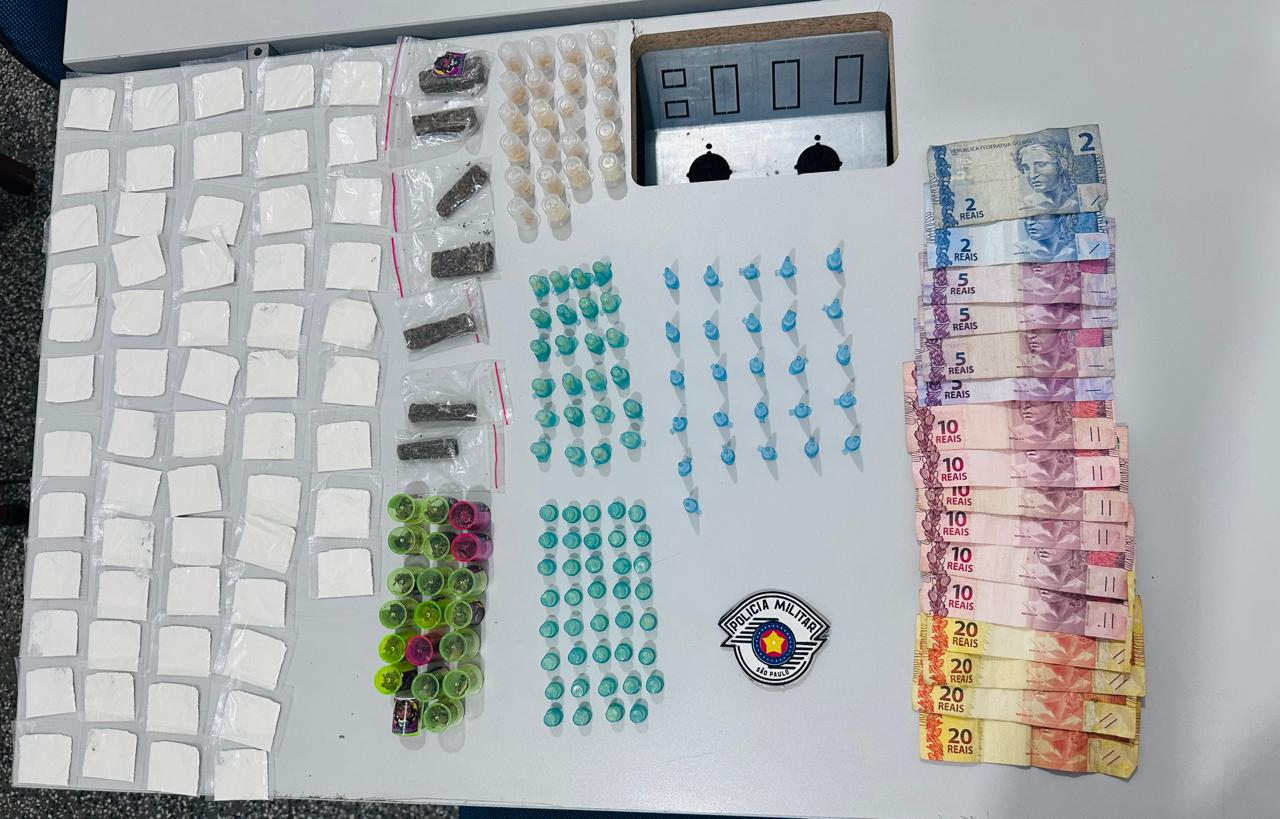 POLÍCIA MILITAR DESMANTELA “CASA BOMBA” E APREENDE GRANDE QUANTIDADE DE DROGAS EM AMPARO