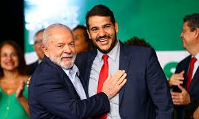 LULA INDICA JORGE MESSIAS AO STF E REFORÇA PADRÃO DE ESCOLHAS BASEADO EM LEALDADE . MAIS UM PARA O STF QUE VAI SE TORNANDO O PUXADINHO DO LULA.