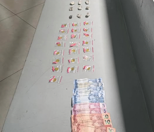 POLÍCIA MILITAR PRENDE INDIVÍDUO POR TRÁFICO DE DROGAS EM SERRA NEGRA