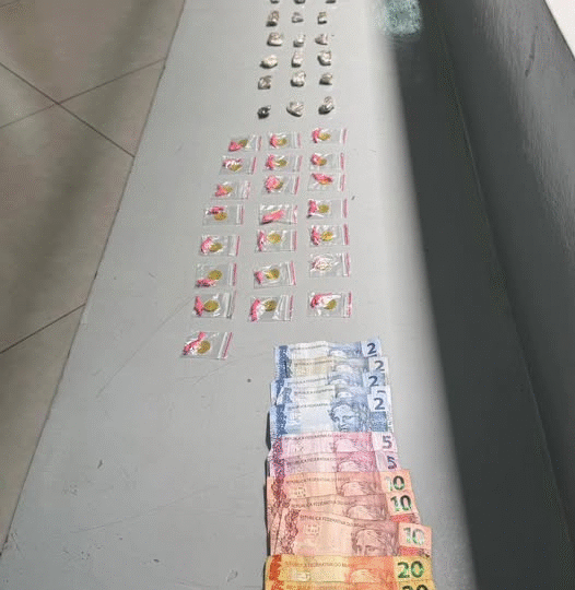 POLÍCIA MILITAR PRENDE INDIVÍDUO POR TRÁFICO DE DROGAS EM SERRA NEGRA