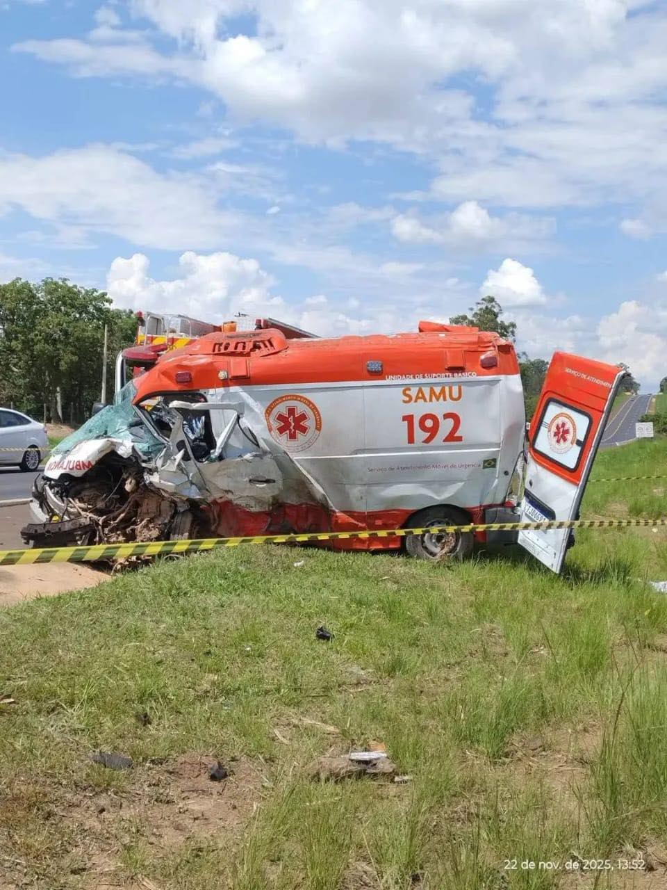 AMBULÂNCIA DO SAMU SE ENVOLVE EM COLISÃO FRONTAL COM MÚLTIPLAS VÍTIMAS FATAIS NO INTERIOR DE SP