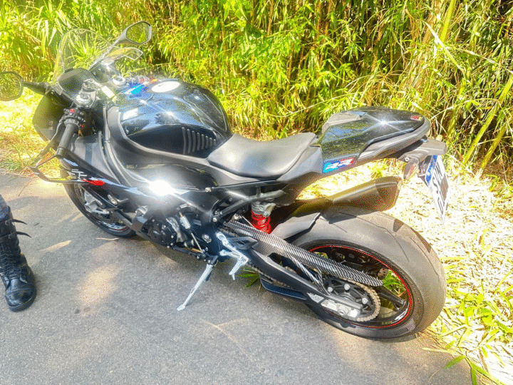 POLICIAMENTO RODOVIÁRIO FLAGRA PLACA ADULTERADA E PRENDE MOTOCICLISTA EM AÇÃO NA SP-360, NO CIRCUITO DAS ÁGUAS PAULISTA