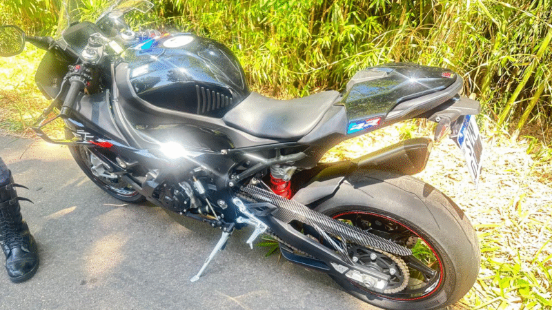 POLICIAMENTO RODOVIÁRIO FLAGRA PLACA ADULTERADA E PRENDE MOTOCICLISTA EM AÇÃO NA SP-360, NO CIRCUITO DAS ÁGUAS PAULISTA