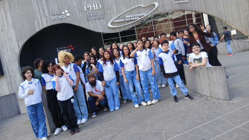 ALUNOS DA ESCOLA PREFEITO JOAQUIM PIRES VISITAM INSTITUTO TOMIE OHTAKE