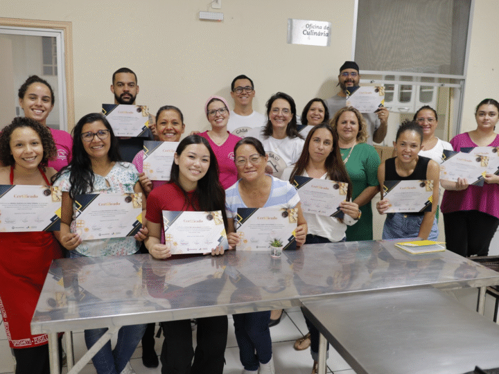 15 ALUNOS CONCLUEM CURSO GRATUITO DE CONFEITARIA DO FUNDO SOCIAL