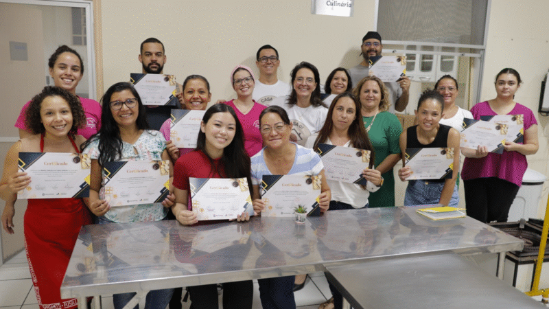 15 ALUNOS CONCLUEM CURSO GRATUITO DE CONFEITARIA DO FUNDO SOCIAL