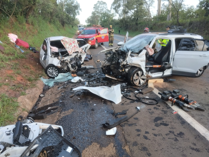 COLISÃO FRONTAL NA BR-040 EM PARACATU DEIXA CINCO MORTOS E MOBILIZA EQUIPES DE RESGATE