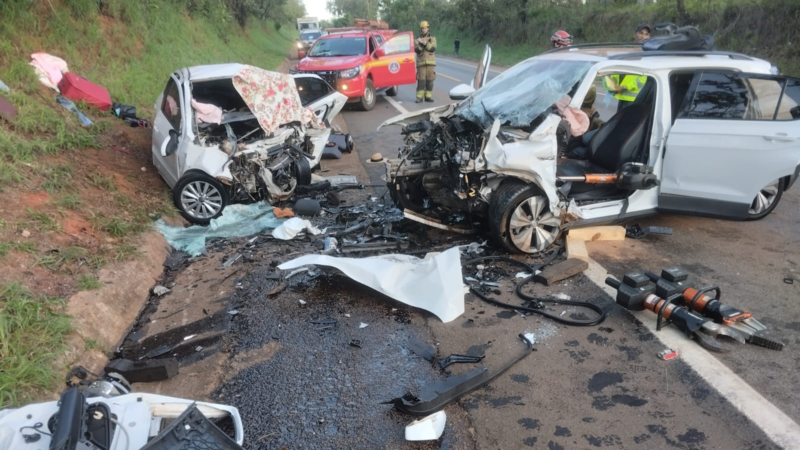 COLISÃO FRONTAL NA BR-040 EM PARACATU DEIXA CINCO MORTOS E MOBILIZA EQUIPES DE RESGATE