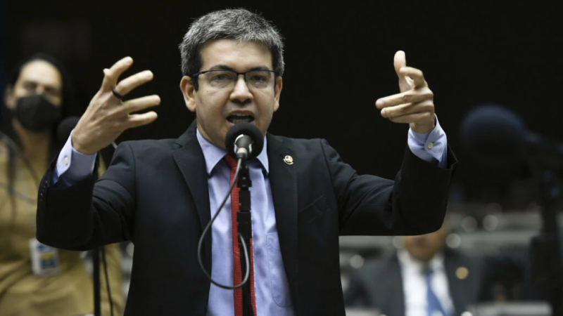 Randolfe Rodrigues Critica Decisão de Gilmar Mendes e Aponta Violação à Separação dos Poderes