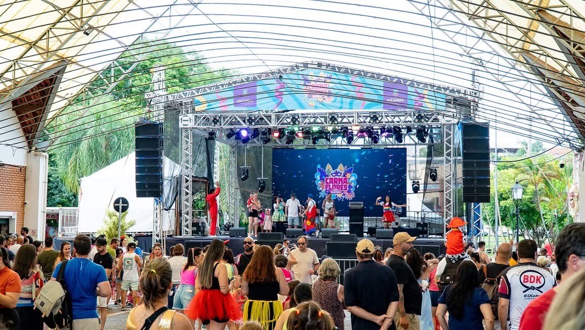 Carnaflores 2026 reúne música, tradição e diversão gratuita para toda a família em Holambra