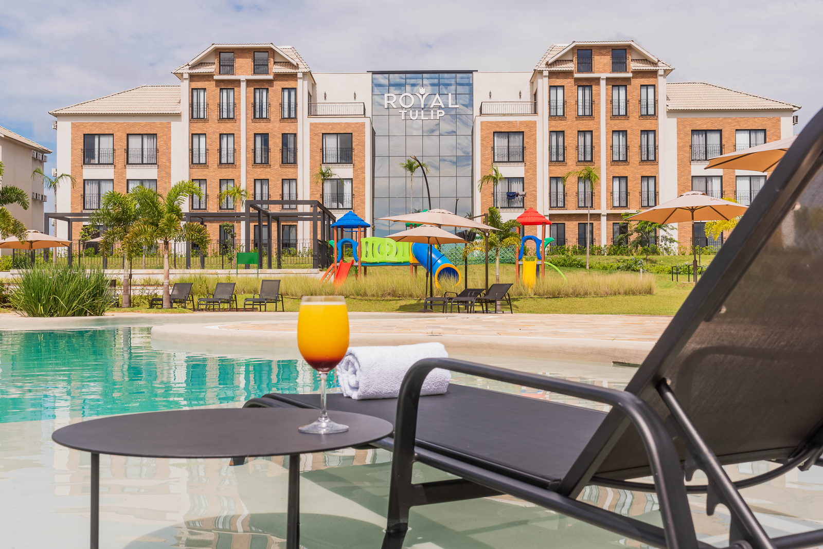 Carnaval 2026 do Royal Tulip Holambra tem desfile de blocos, pagode, oficina de máscaras e atrações para toda a família