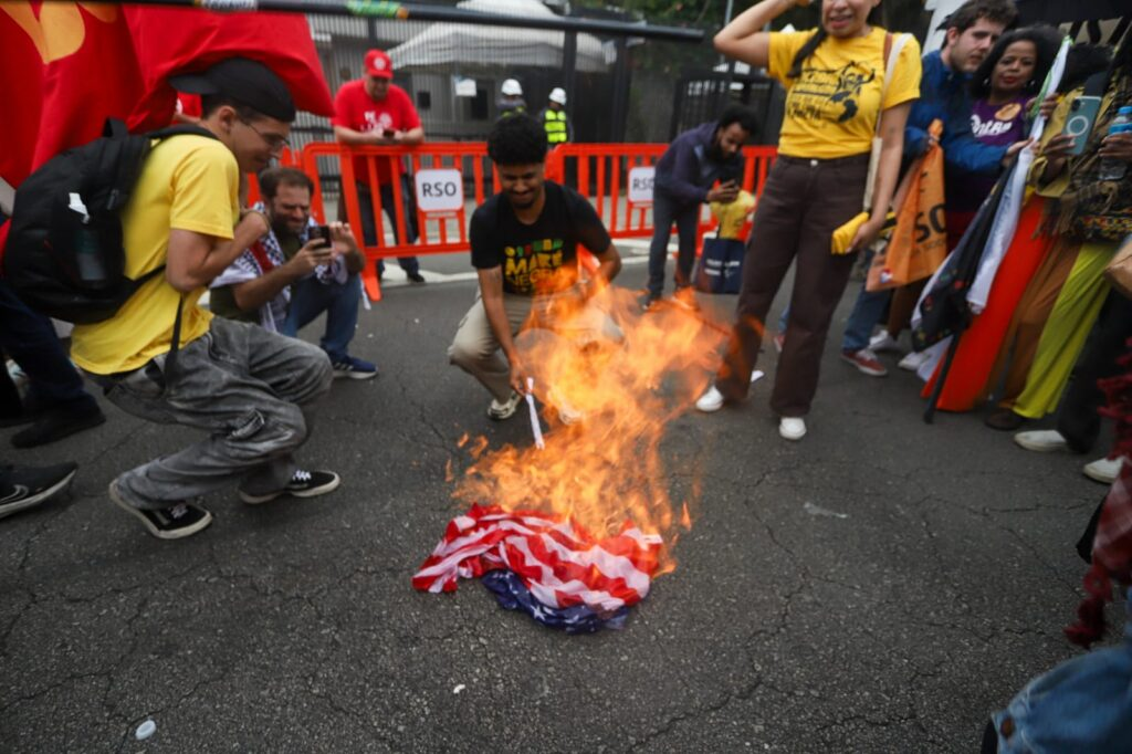Enquanto parte da esquerda faz discurso ideológico defendendo o NARCOTRAFICANTE , venezuelanos seguem passando fome sob o regime de Maduro .