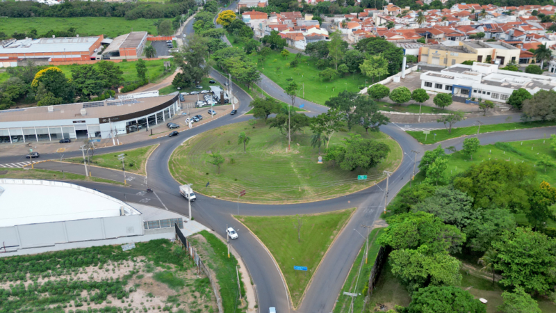 CAÇAMBA DE LIXO GERA RISCO DE INCÊNDIO, MAU CHEIRO E REVOLTA MORADORES EM JAGUARIÚNA
