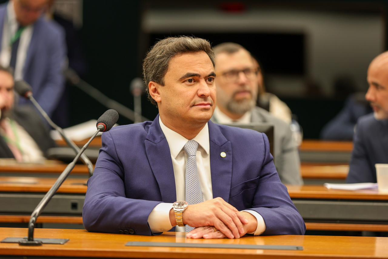 PROJETO DE LEI DE MAURICIO NEVES REPERCUTE NO DEBATE SOBRE PROTEÇÃO DE CRIANÇAS NA INTERNET