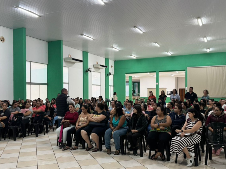 Santo Antônio de Posse: Prefeitura realiza entrega de uniformes para cuidadoras da rede municipal