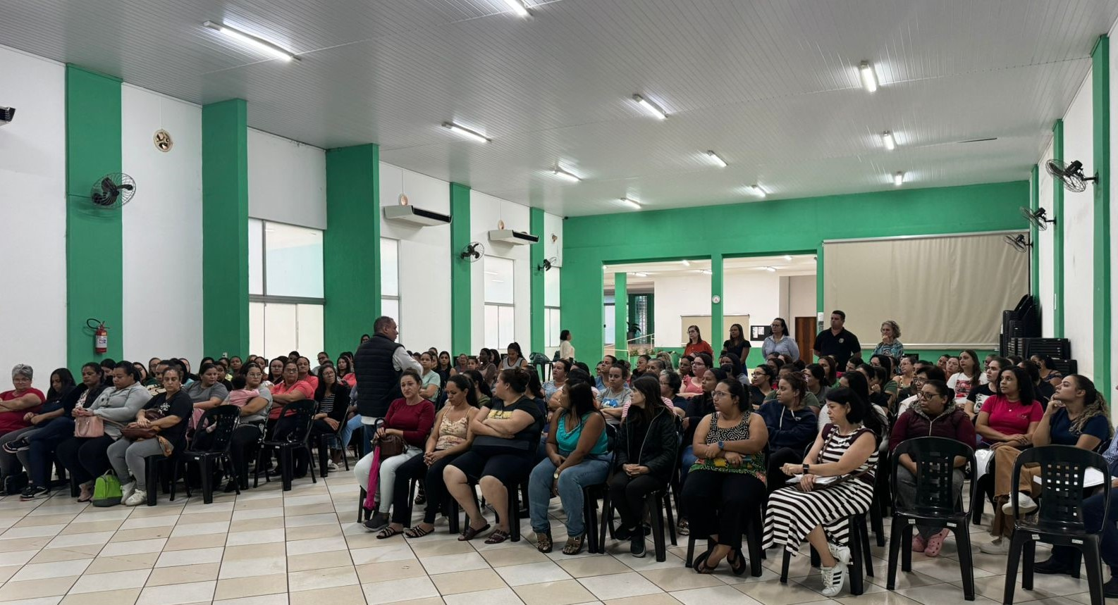 Santo Antônio de Posse: Prefeitura realiza entrega de uniformes para cuidadoras da rede municipal