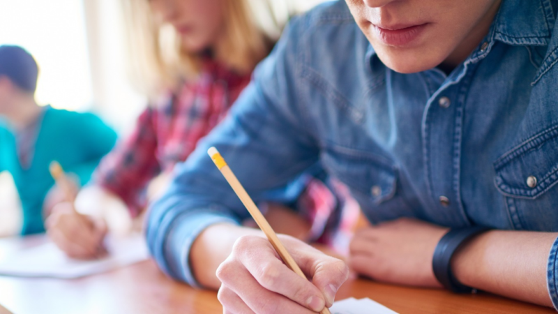 Santo Antônio de Posse: Domingo de Concursos: Prefeitura aplica provas em três unidades escolares