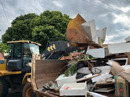 REVOLTA NAS RUAS: MORADORES SUJAM A PRÓPRIA CIDADE E AINDA COBRAM SOLUÇÃO
