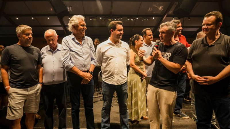 GOVERNADORES CAIADO E RATINHO JR. PARTICIPAM DE EVENTO DE VINICIUS MARCHESE AO LADO DE KASSAB EM MOGI MIRIM