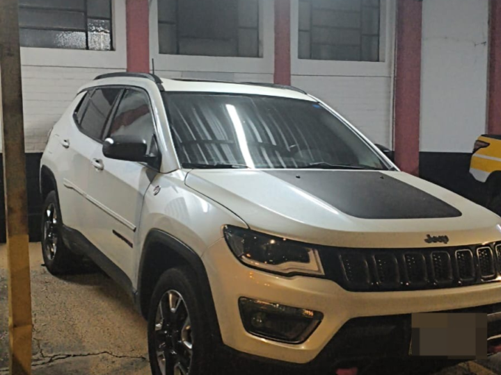 Polícia Militar prende mulher por receptação e adulteração veicular em Jaguariúna.