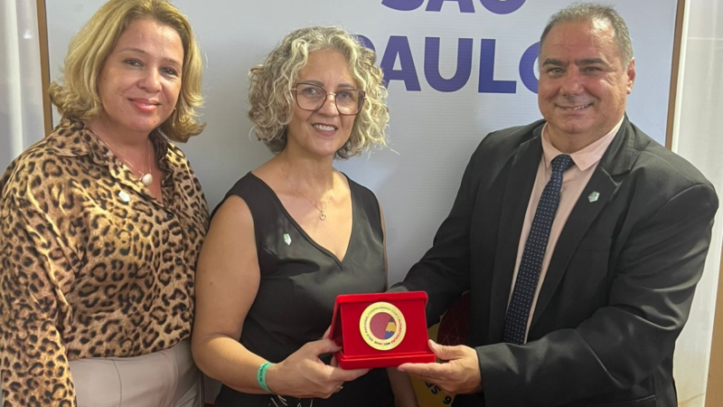 Santo Antônio de Posse: Prefeito recebe prêmio de Educação em Brasília