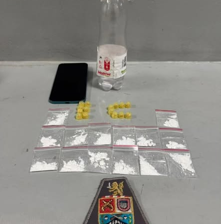 POLÍCIA MILITAR PRENDE HOMEM POR TRÁFICO DE DROGAS EM AMPARO