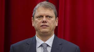 TARCÍSIO APARECE NA FRENTE EM PROJEÇÕES ELEITORAIS E CONSOLIDA FORÇA NA DISPUTA POR SP