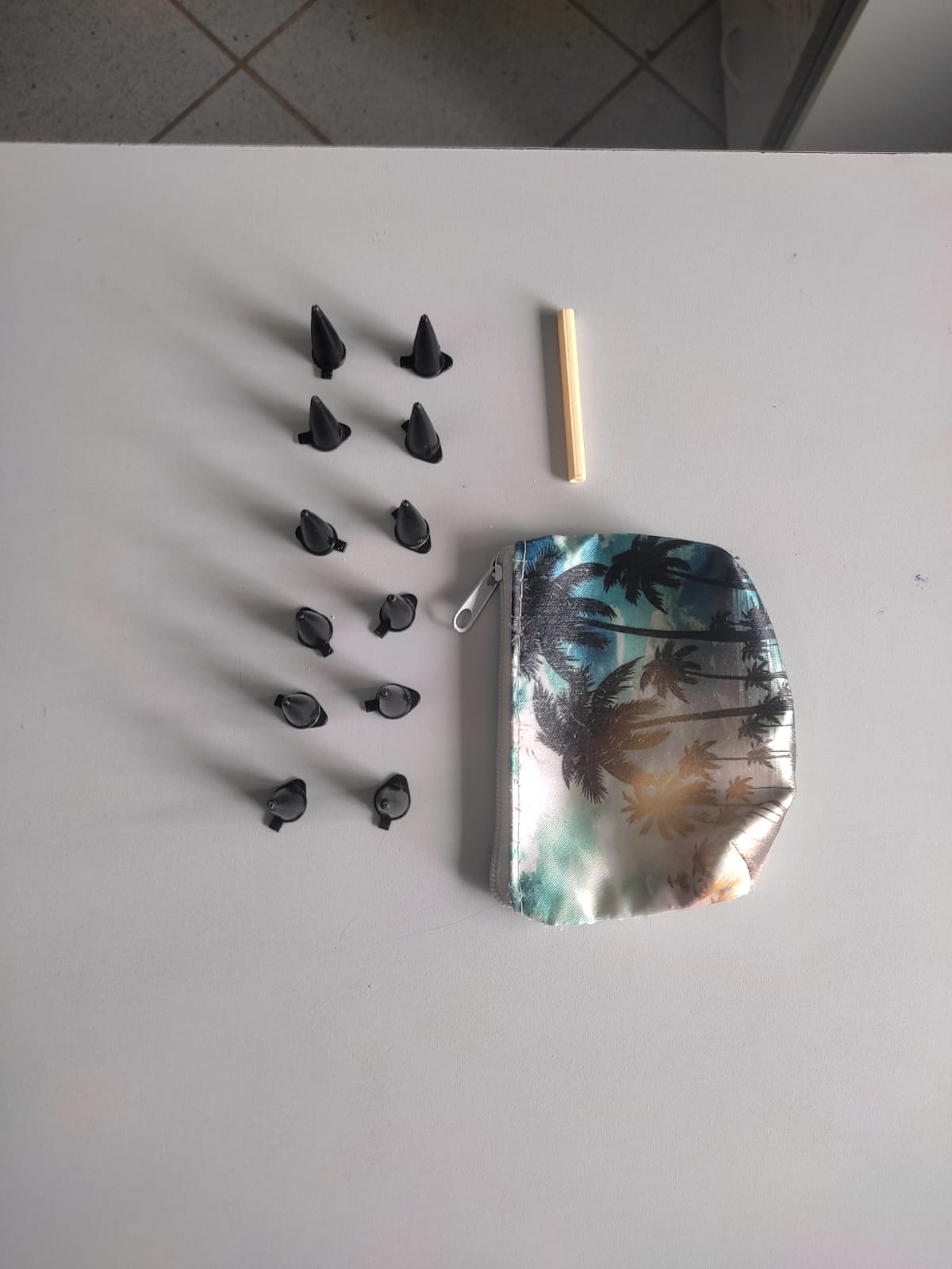 GCM ENCONTRA DROGAS ABANDONADAS EM BOLSA NO CENTRO DE SANTO ANTÔNIO DE POSSE