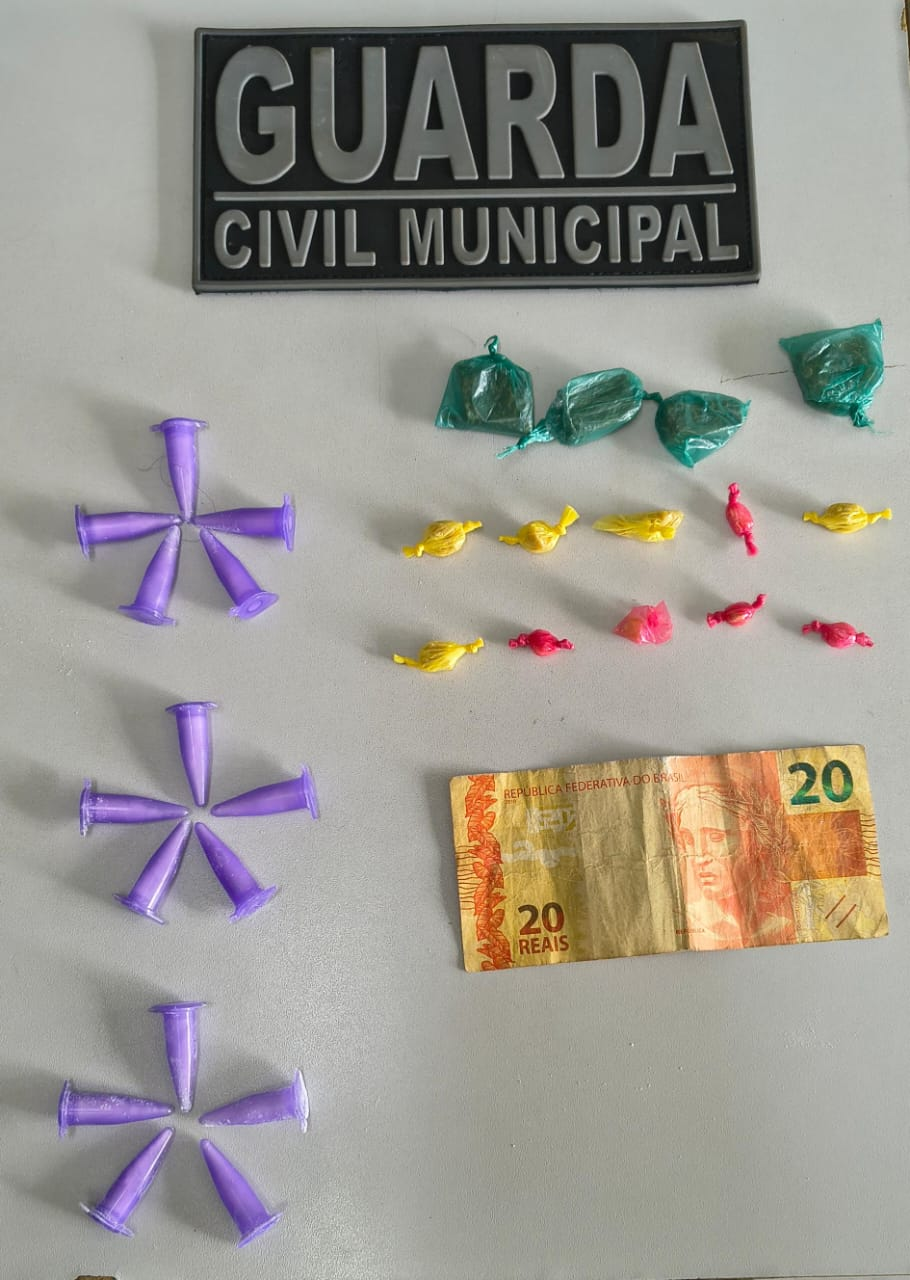 MULHER É PRESA POR TRÁFICO DE DROGAS EM FLAGRANTE PELA GCM EM SANTO ANTÔNIO DE POSSE