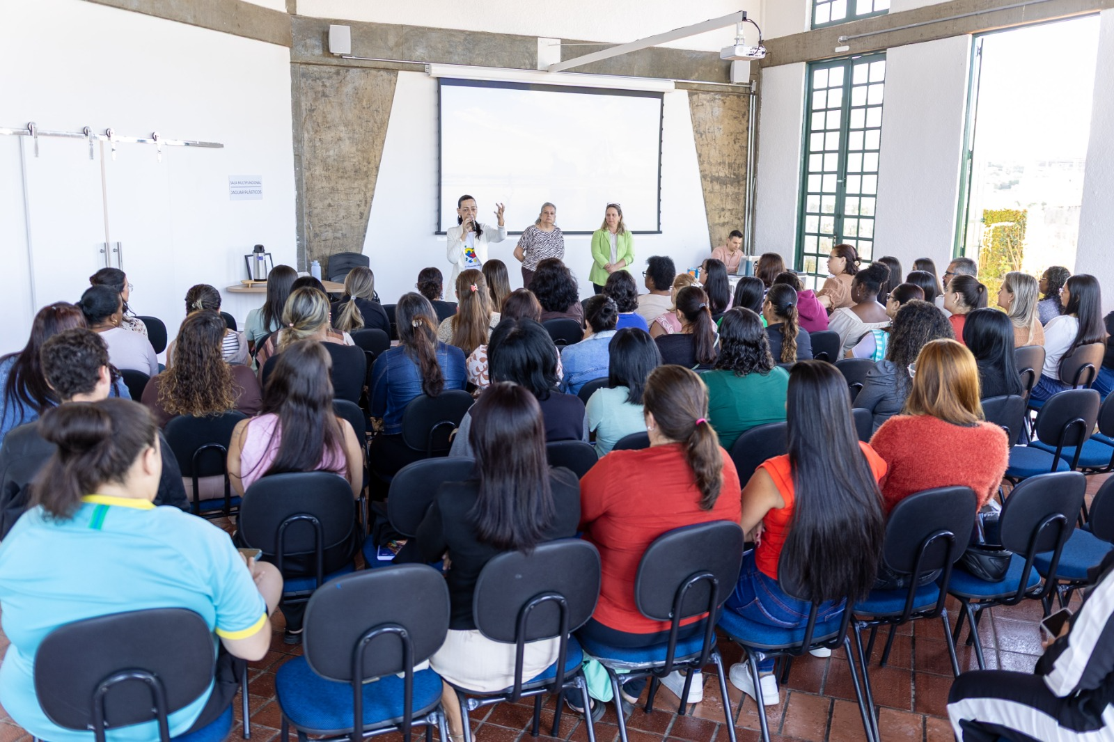 JAGUARIÚNA INICIA CAPACITAÇÃO PARA PROFISSIONAIS DA EDUCAÇÃO ESPECIAL