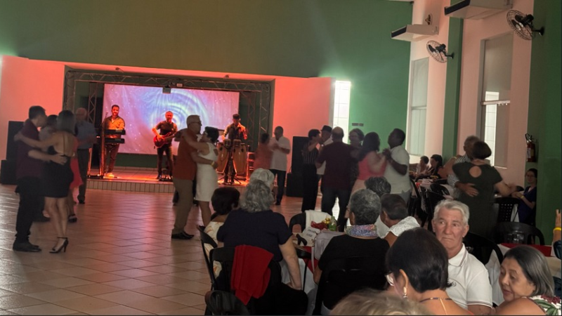 Santo Antônio de Posse: Centro Múltiplo do Idoso recebe mais de 200 pessoas em noite especial de integração e lazer