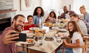 SAUDADE DOS DOMINGOS EM FAMÍLIA REVELA O QUE A CORRERIA ROUBOU DE NÓS