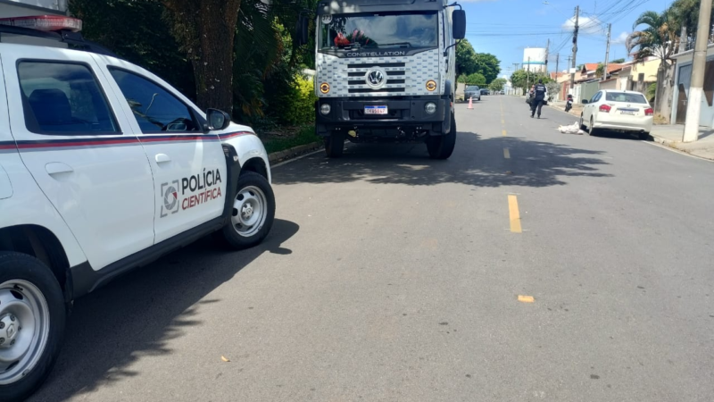 MOTOCICLISTA ATROPELA COLETOR EM HOLAMBRA E VÍTIMA SOFRE FRATURA GRAVE