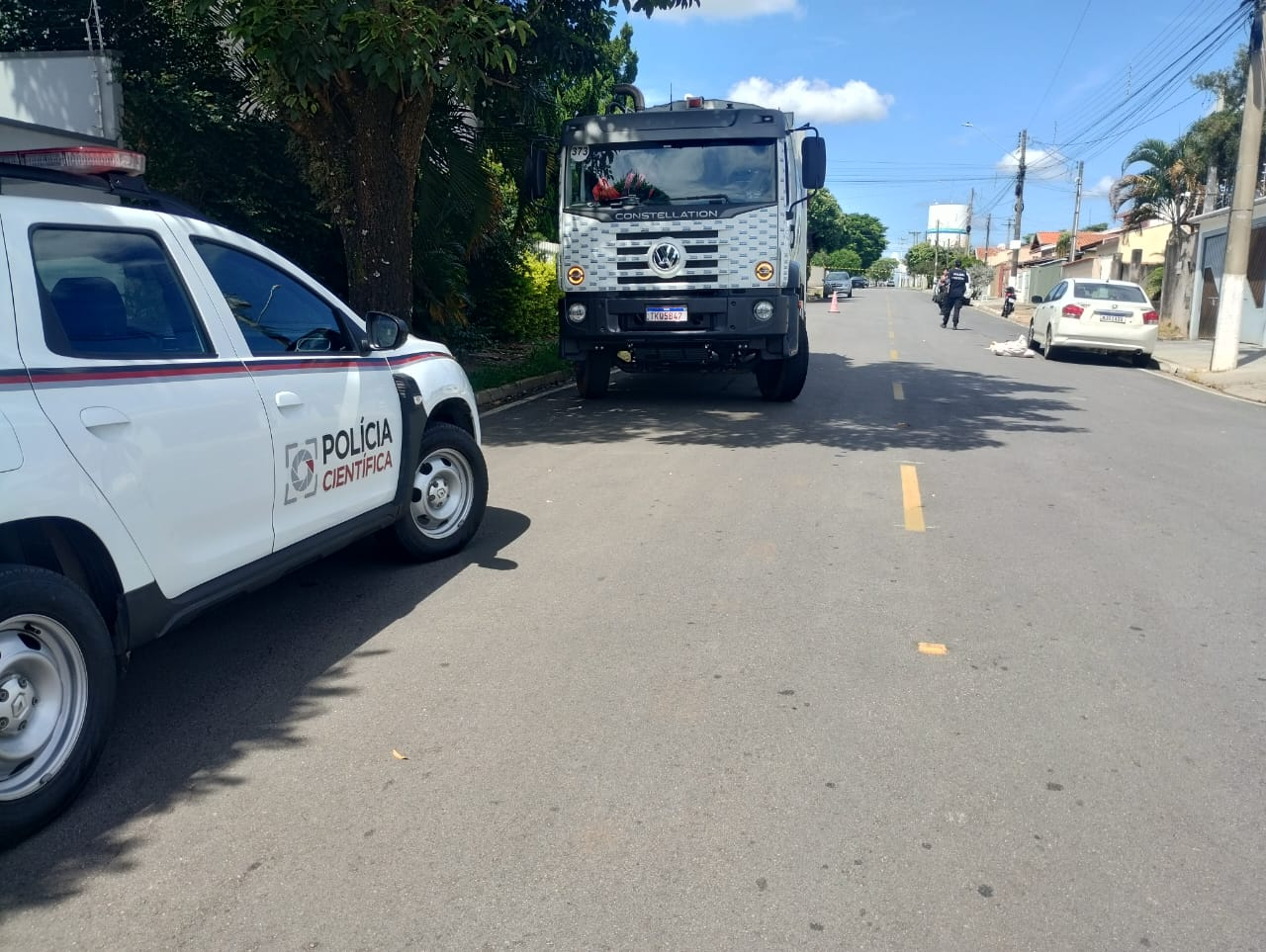 MOTOCICLISTA ATROPELA COLETOR EM HOLAMBRA E VÍTIMA SOFRE FRATURA GRAVE