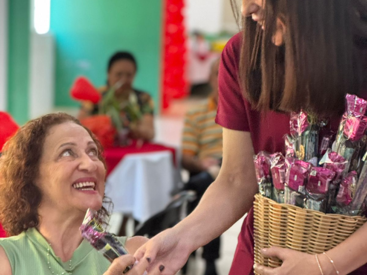 Centro Múltiplo do Idoso promove homenagem especial de Dia das Mães para grupo da terceira idade