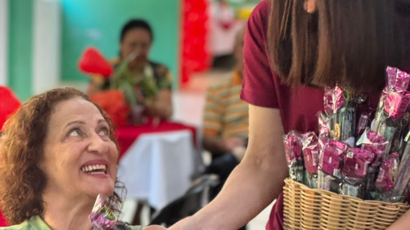 Centro Múltiplo do Idoso promove homenagem especial de Dia das Mães para grupo da terceira idade