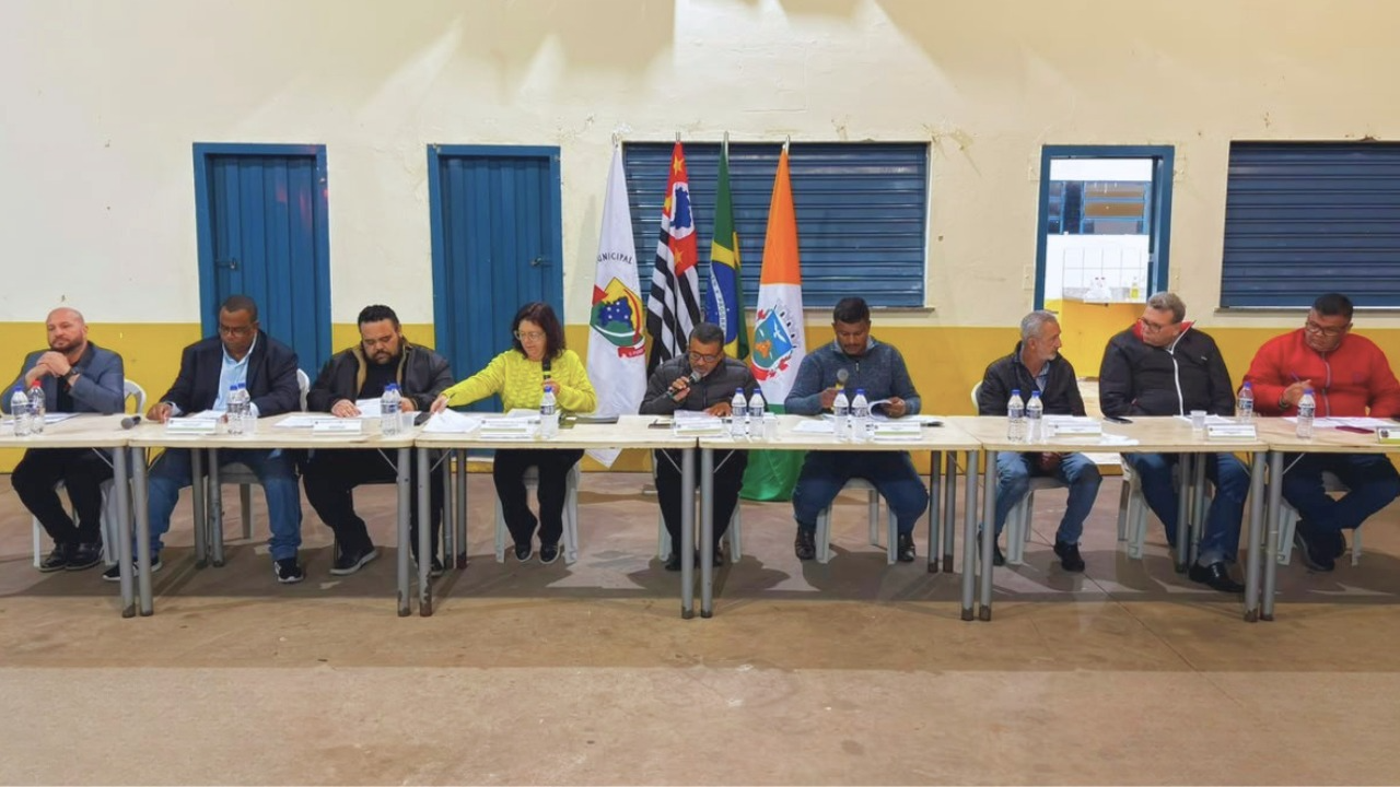 CÂMARA DE HOLAMBRA REALIZA SESSÃO ITINERANTE NO BAIRRO FUNDÃO E APROXIMA POPULAÇÃO