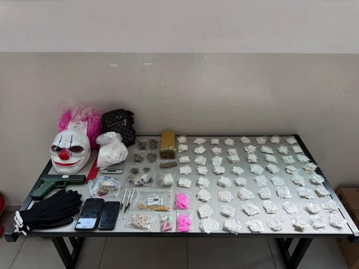 FORÇA TÁTICA DESARTICULA PONTO DE TRÁFICO E APREENDE GRANDE QUANTIDADE DE DROGAS EM BRAGANÇA PAULISTA
