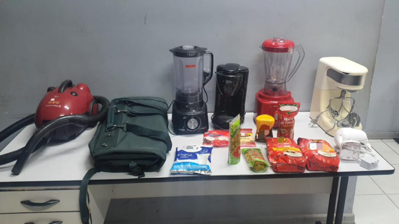 POLÍCIA MILITAR APREENDE PRODUTOS FURTADOS EM MOGI MIRIM.