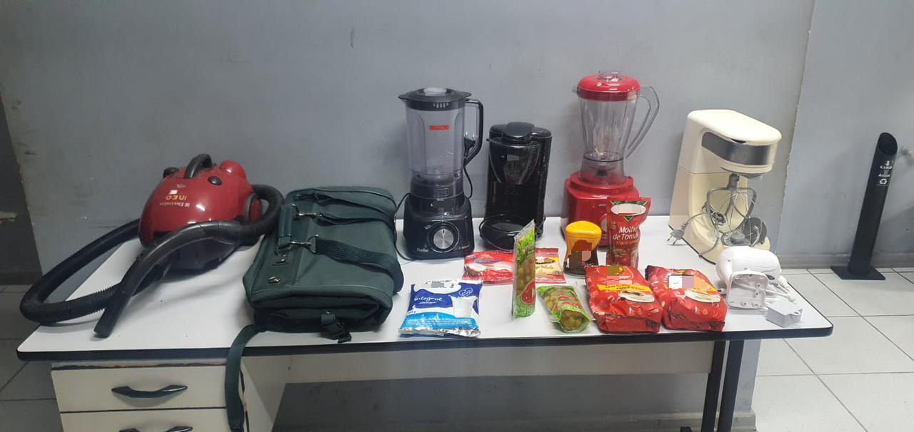 POLÍCIA MILITAR APREENDE PRODUTOS FURTADOS EM MOGI MIRIM.