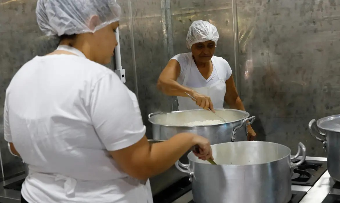 EDUCAÇÃO ABRE PROCESSO SELETIVO PARA CONTRATAÇÃO DE COZINHEIRAS DA REDE MUNICIPAL