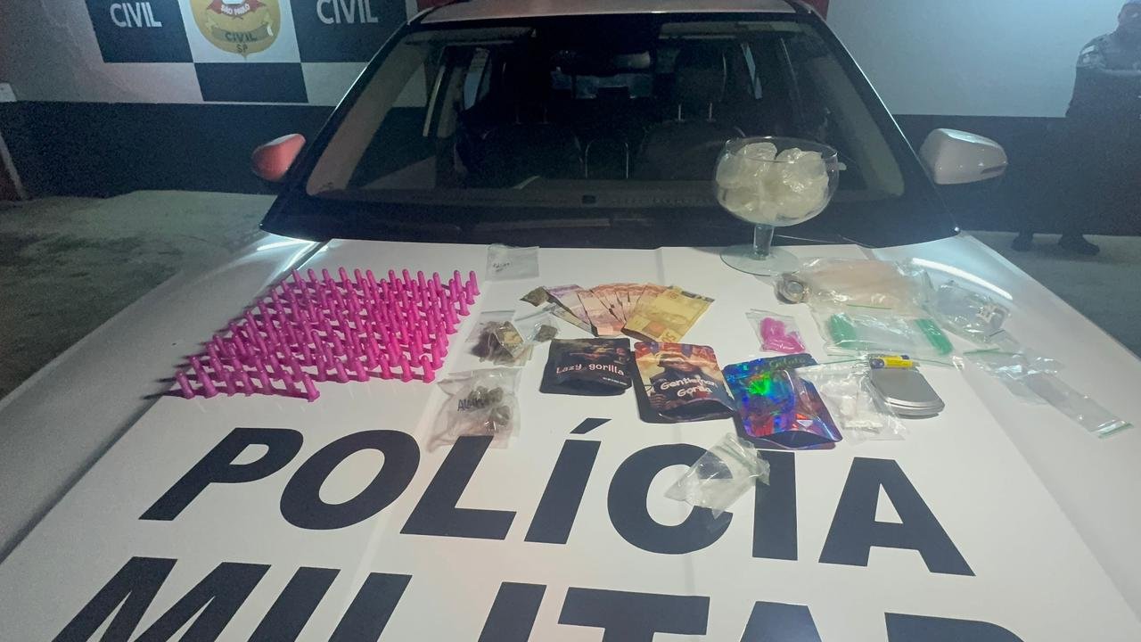PM ESTOURA PONTO DE TRÁFICO AO LADO DE ESCOLA E APREENDE GRANDE QUANTIDADE DE DROGAS EM JAGUARIÚNA