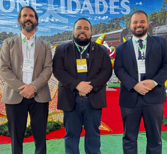 Vereador de Holambra medeia painel sobre autismo e inclusão em um dos maiores encontros de gestão pública do Brasil