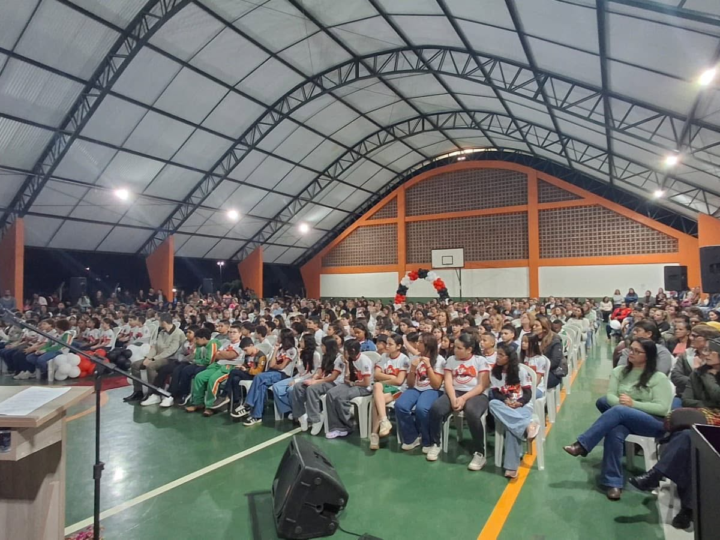 FORMATURA DO PROERD REÚNE MAIS DE 200 ALUNOS EM HOLAMBRA