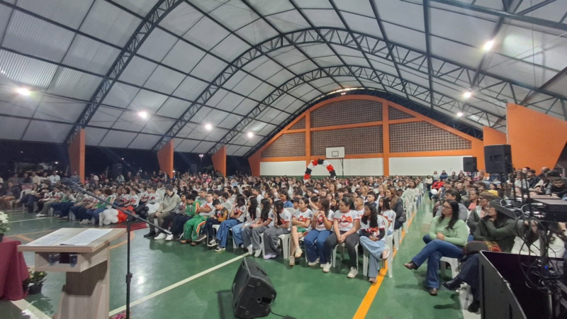 FORMATURA DO PROERD REÚNE MAIS DE 200 ALUNOS EM HOLAMBRA